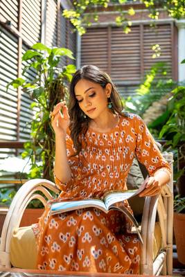 Weavllite Women's Beige  Pure Cotton Ikat Print Kurta set 5