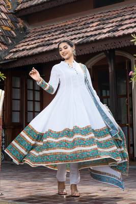 Weavllite Women's White  Pure Cotton Block printed Kurta set 1