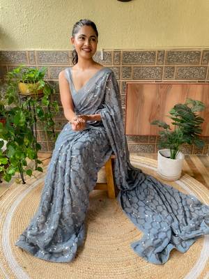 Grey woven georgette saree with blouse 3