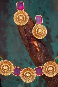 Multicolor necklaces