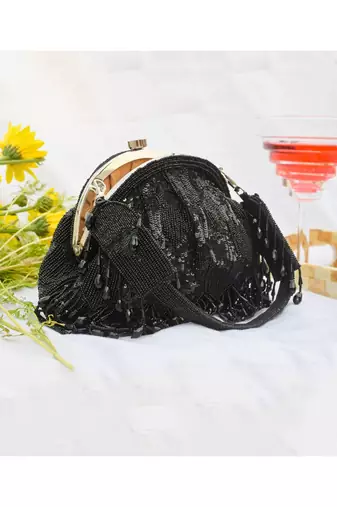 Hrutvy Clutch Black