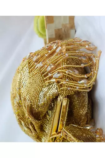 Hrutvy Clutch Gold
