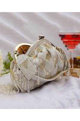 Hrutvy Clutch White 2