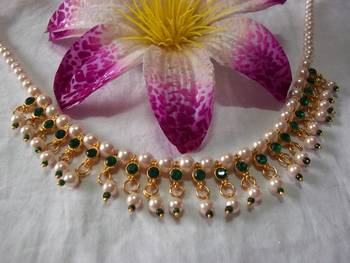 Dark Green Pearl Necklace 1