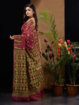 Magenta And Green Handwoven Silk Cotton Jamdani Saree With Woven Designs Without Blouse 4