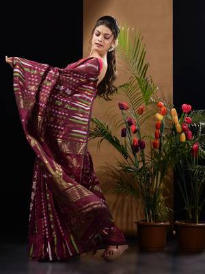 Magenta Green Silk Cotton Handwoven Jamdani Saree With Woven Designs And Zari Work Without Blouse 3