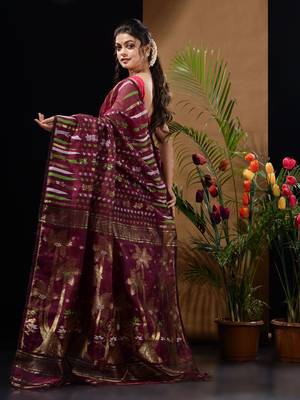 Magenta Green Silk Cotton Handwoven Jamdani Saree With Woven Designs And Zari Work Without Blouse 4