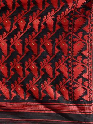Black And Red Silk Cotton Handwoven Jamdani Saree With Woven Chevron Designs Without Blouse 5