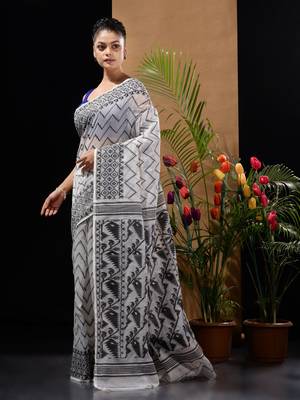 White And Black Silk Cotton Handwoven Jamdani Saree With Woven Chevron Designs Without Blouse 3