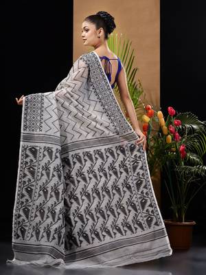 White And Black Silk Cotton Handwoven Jamdani Saree With Woven Chevron Designs Without Blouse 4