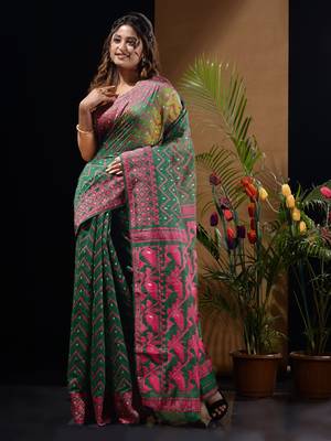 Green And Pink Silk Cotton Handwoven Jamdani Saree With Woven Chevron Designs Without Blouse 2