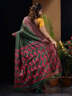 Green And Pink Silk Cotton Handwoven Jamdani Saree With Woven Chevron Designs Without Blouse 4