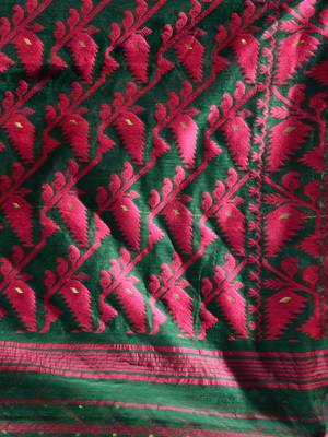 Green And Pink Silk Cotton Handwoven Jamdani Saree With Woven Chevron Designs Without Blouse 5