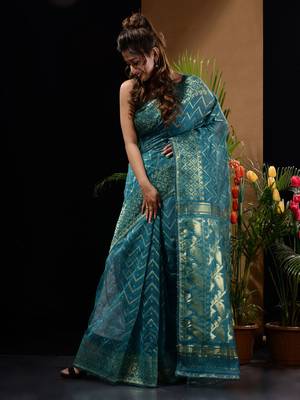 Teal Silk Cotton Handwoven Jamdani Saree With Zari Woven Chevron Designs Without Blouse 3