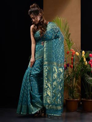 Teal Silk Cotton Handwoven Jamdani Saree With Zari Woven Chevron Designs Without Blouse 4