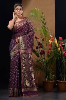 Purple Silk Cotton Handwoven Jamdani Saree With Zari Woven Chevron Designs