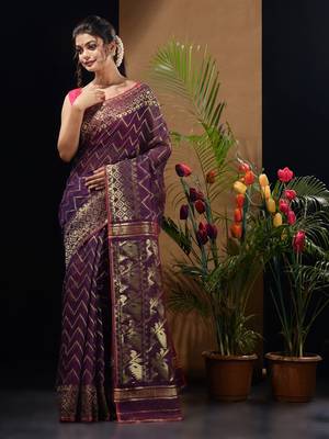 Purple Silk Cotton Handwoven Jamdani Saree With Zari Woven Chevron Designs 2