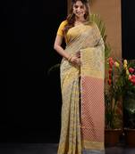 Light Grey Silk Cotton Handwoven Jamdani Saree With Woven Patterns And Zari Pallu Without Blouse