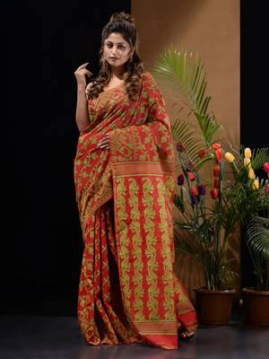 Red And Green Silk Cotton Handwoven Jamdani Saree With Floral And Paisley Designs Without Blouse 2