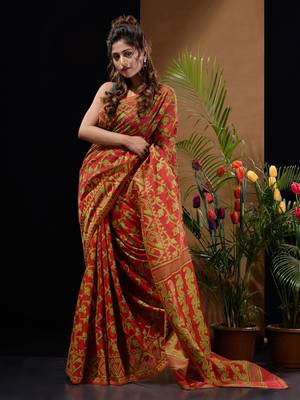 Red And Green Silk Cotton Handwoven Jamdani Saree With Floral And Paisley Designs Without Blouse 4