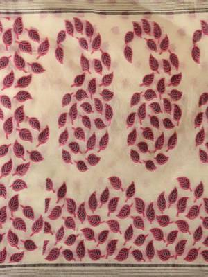 Off White Silk Cotton Handwoven Jamdani Saree With Geometric Designs And Foliage Patterns Without Blouse 5