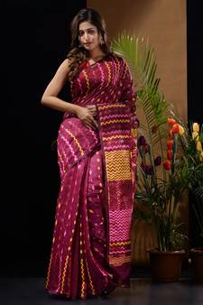 Magenta Silk Cotton Handwoven Jamdani Saree With Chevron Patterns And Bird Motifs Without Blouse