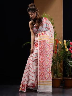 White And Red Silk Cotton Handwoven Jamdani Saree With Chevron And Ethnic Designs Without Blouse 3