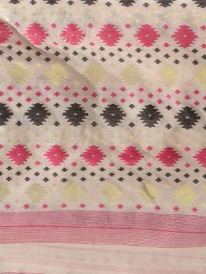 White Silk Cotton Handwoven Jamdani Saree With Zari Designs And Motifs Without Blouse 5