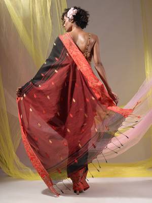 Black Cotton Handspun Soft Saree With Nakshi Border And Contrast With Red Pallu 5