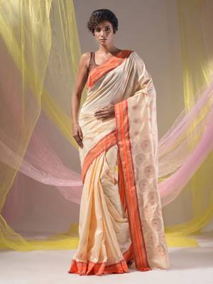 Cream Silk Matka Soft Saree With Paisley Motifs 1