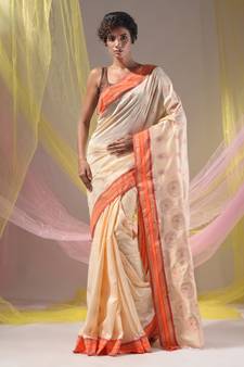 Cream Silk Matka Soft Saree With Paisley Motifs