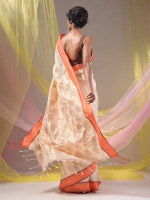 Cream Silk Matka Soft Saree With Paisley Motifs 4