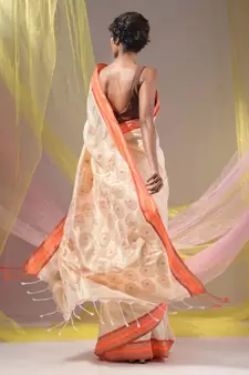 Cream Silk Matka Soft Saree With Paisley Motifs