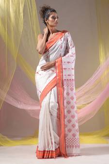 White Silk Matka Soft Saree With Textured Pallu