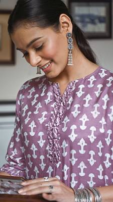  Digital Printed Ethnic Touch Mauve Colour Muslin Fabric Classy Kurti 3