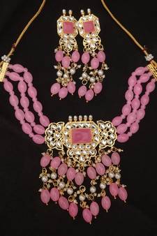 Multicolor necklaces