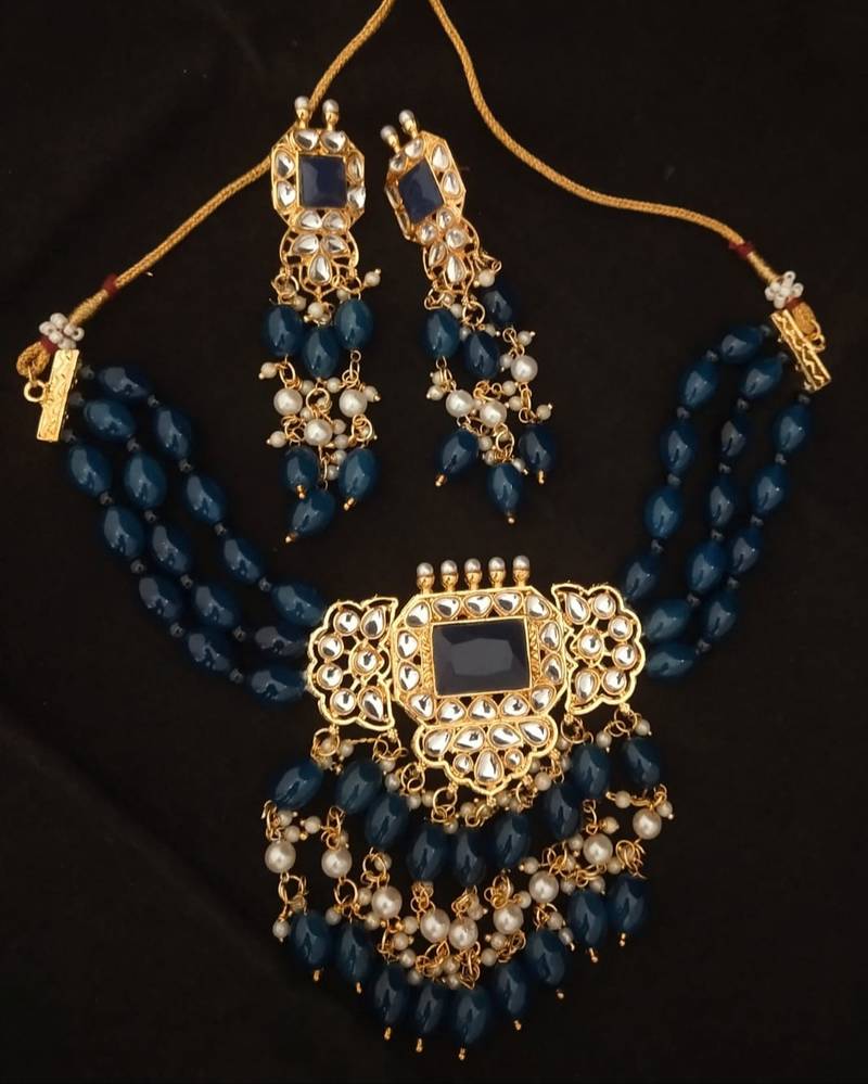 Multicolor necklaces