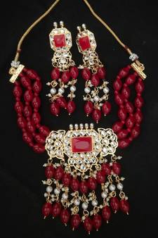 Multicolor necklaces