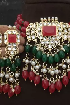 Multicolor necklaces