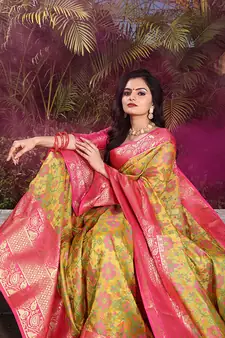 Women'S Banarasi Style Patola silk Blend Saree With Blouse Piece