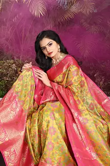 Women'S Banarasi Style Patola silk Blend Saree With Blouse Piece