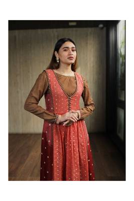 Embroidered Kurta With Brown Textured Top And Churridar 4