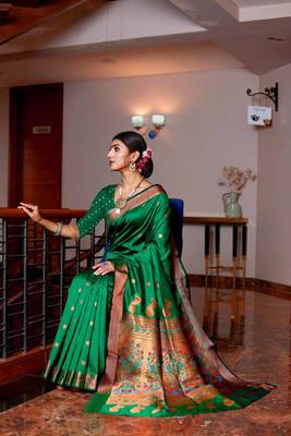 Dark green hand woven silk saree with blouse 2