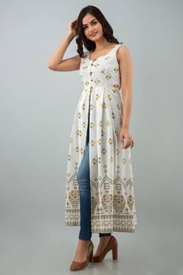Printed Opefront Flared Kurta in White 3