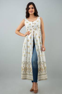 Printed Opefront Flared Kurta in White 4