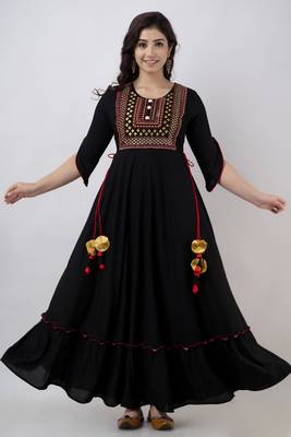 Women Embroidered Anarkali Kurta in Black 2