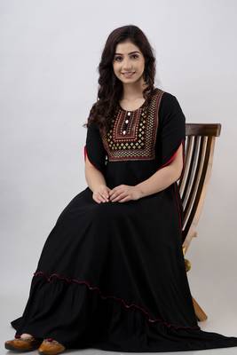 Women Embroidered Anarkali Kurta in Black 4