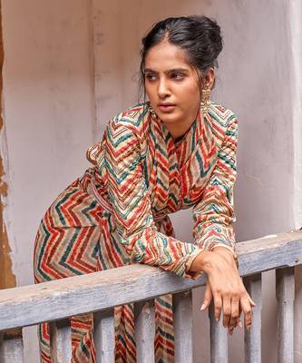 Full Sleeves Bustier With Saree 2