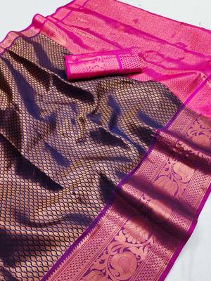 Navy blue hand woven kanchipuram silk blend saree with blouse 4