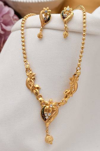 Gold necklace-sets